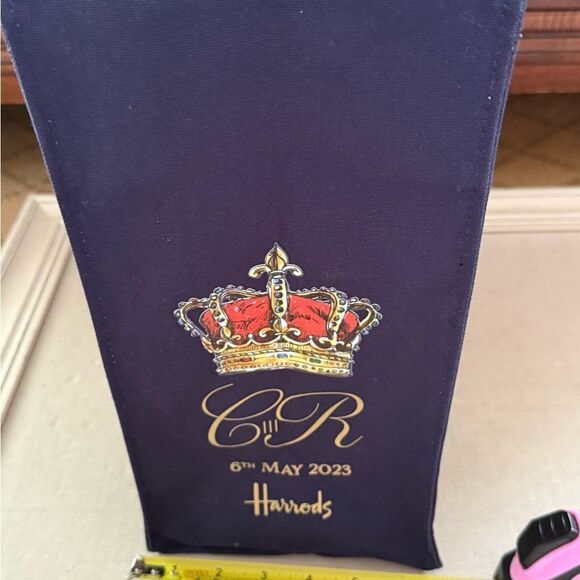 Harrod's King Charles III Coronation Book Tote Style Bag Navy L NWT - Picture 5 of 7
